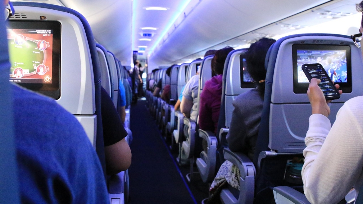flight-4516478_1280